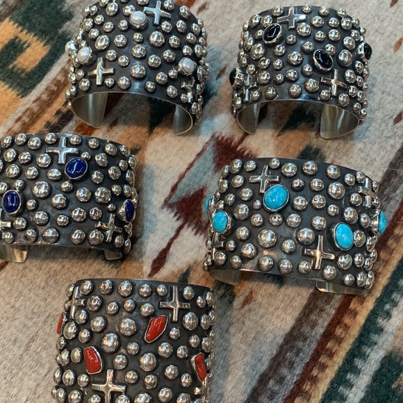 Gorgeous Chimney Butte Cuff bracelet, sold separately (each)❤️❤️❤️ - Picture 2 of 4